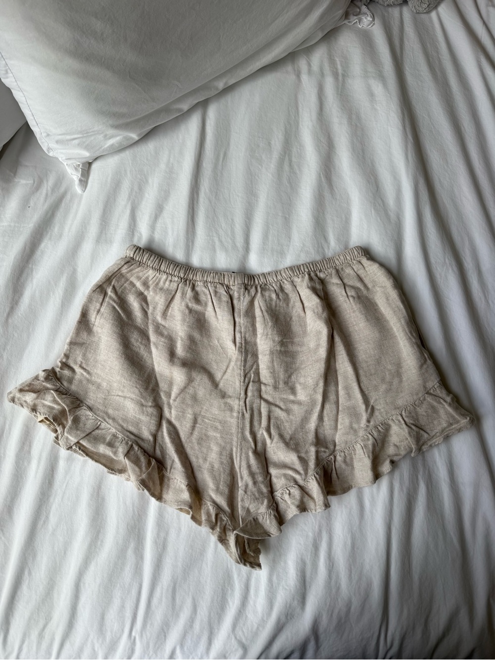 Abercrombie Ruffle Shorts - Picture 3 of 4